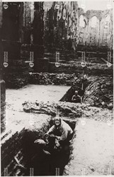 <p>In 1947 werd begonnen met opgravingen in de kerk onder leiding van P. Glazema, directeur van de ROB (beeldbank Gelderlandinbeeld). </p>
